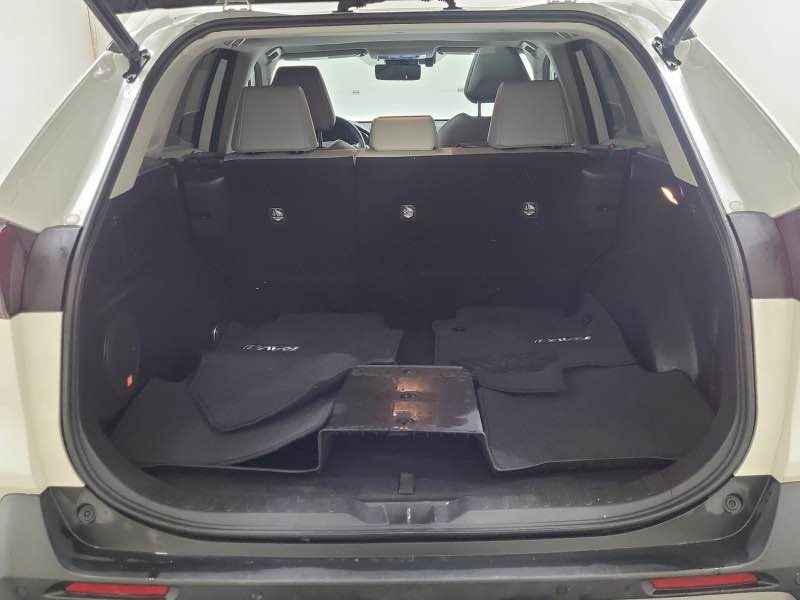 
								2019 Toyota Rav4 Hybrid full									