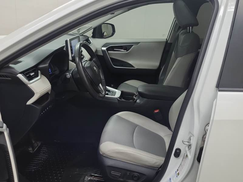 
								2019 Toyota Rav4 Hybrid full									