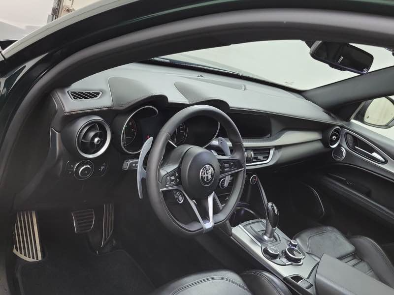 
								2019 Alfa Romeo Stelvio full									