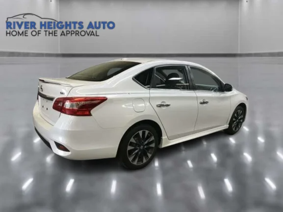 
								2015 Nissan Sentra White full									